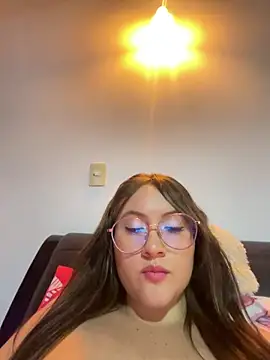 Snapshot of ValentinaOrtiz3 chatting on February 24, 4:05 am ValentinaOrtiz3 online show from February 24, 4:05 am