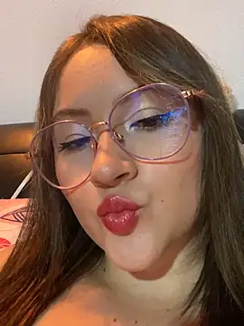 Snapshot of ValentinaOrtiz3 chatting on March 7, 12:58 am ValentinaOrtiz3 online show from March 7, 12:58 am