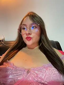 Snapshot of ValentinaOrtiz3 chatting on March 9, 3:22 am ValentinaOrtiz3 online show from March 9, 3:22 am