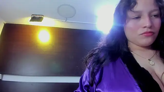 Snapshot of Marii_18 chatting on March 20, 6:52 am Marii 18 online show from March 20, 6:52 am