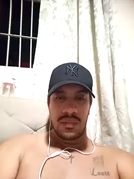 Snapshot of TonnyMoreno chatting on February 19, 6:44 am TonnyMoreno online show from February 19, 6:44 am