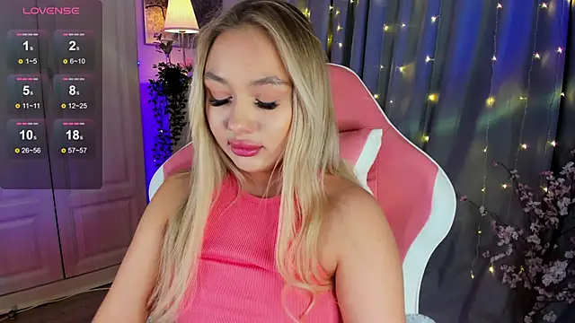 Snapshot of _Loneve__ chatting on March 22, 8:37 pm  Loneve   online show from March 22, 8:37 pm