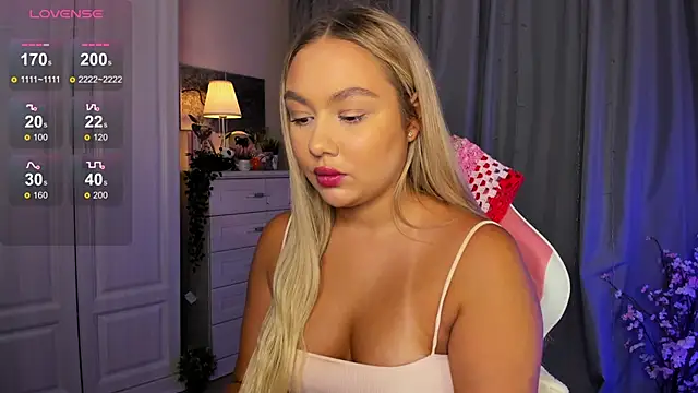 Snapshot of _Loneve__ chatting on October 11, 1:31 pm  Loneve   online show from October 11, 1:31 pm