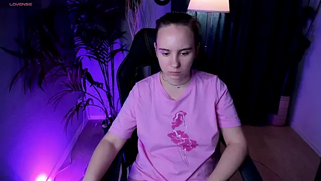 Snapshot of Lika_0ne chatting on October 24, 10:11 am Lika 0ne online show from October 24, 10:11 am