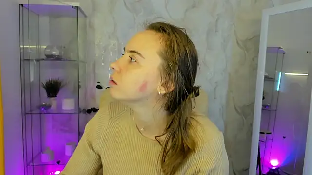 Snapshot of Lika_0ne chatting on November 5, 11:32 am Lika 0ne online show from November 5, 11:32 am