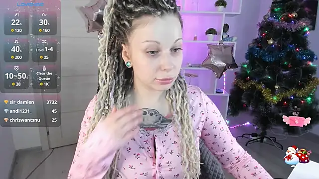 Snapshot of HoneySallyMoore chatting on December 23, 5:39 am HoneySallyMoore online show from December 23, 5:39 am