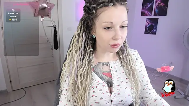 Snapshot of HoneySallyMoore chatting on January 12, 8:25 pm HoneySallyMoore online show from January 12, 8:25 pm