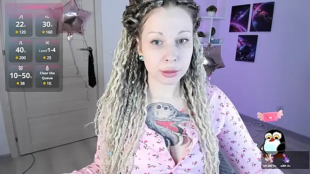 Snapshot of HoneySallyMoore chatting on January 17, 8:33 pm HoneySallyMoore online show from January 17, 8:33 pm