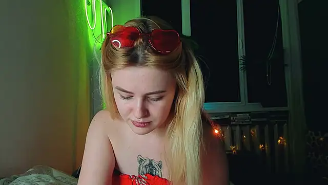 Snapshot of Alexa_Pirs chatting on March 3, 8:32 pm Alexa Pirs online show from March 3, 8:32 pm