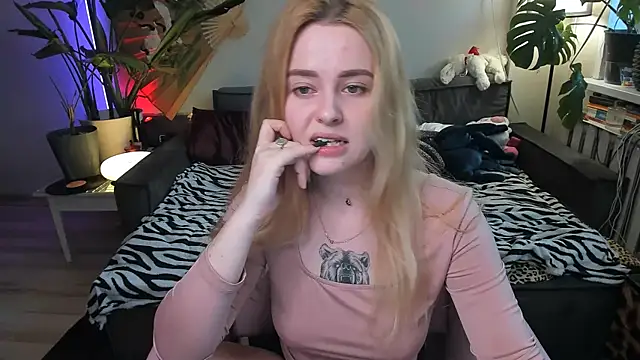 Alexa Pirs online show from April 6, 2:18 pm