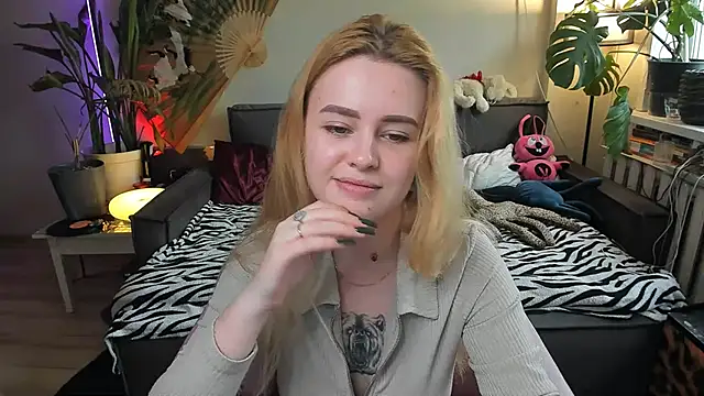 Alexa Pirs online show from April 7, 1:11 pm