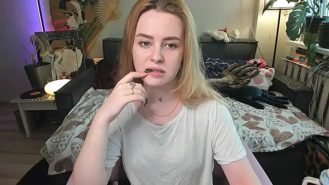 Alexa Pirs online show from April 25, 1:14 pm