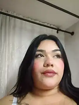 Snapshot of nikki_grey chatting on November 23, 1:05 am nikki grey online show from November 23, 1:05 am