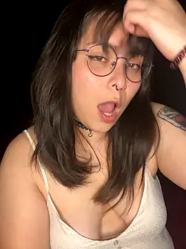 Snapshot of Solo_yoss chatting on October 4, 6:55 am Solo yoss online show from October 4, 6:55 am