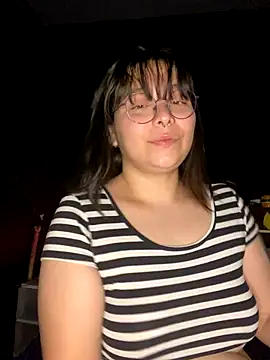 Snapshot of Solo_yoss chatting on November 15, 7:38 am Solo yoss online show from November 15, 7:38 am