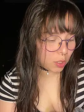 Snapshot of Solo_yoss chatting on December 19, 6:42 am Solo yoss online show from December 19, 6:42 am