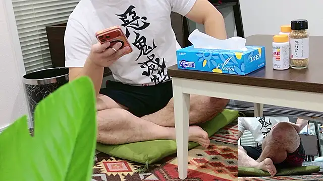 Snapshot of YARASERO-kun chatting on November 13, 8:57 am YARASERO-kun online show from November 13, 8:57 am