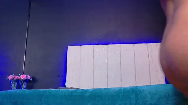 Snapshot of MariamLaraa chatting on October 15, 2:33 am MariamLaraa online show from October 15, 2:33 am