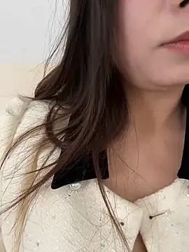 Snapshot of jinj-a chatting on February 12, 4:33 pm jinj-a online show from February 12, 4:33 pm