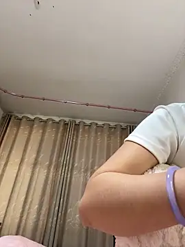 Snapshot of jinj-a chatting on March 14, 2:53 am jinj-a online show from March 14, 2:53 am