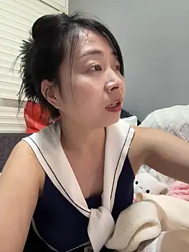 Snapshot of jinj-a chatting on March 17, 12:35 pm jinj-a online show from March 17, 12:35 pm