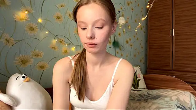 Snapshot of BeckyDwinell chatting on March 1, 8:23 am BeckyDwinell online show from March 1, 8:23 am