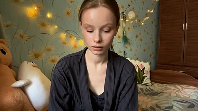 Snapshot of BeckyDwinell chatting on March 7, 1:29 pm BeckyDwinell online show from March 7, 1:29 pm
