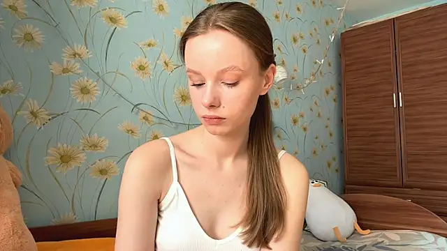 Snapshot of BeckyDwinell chatting on March 15, 8:58 am BeckyDwinell online show from March 15, 8:58 am