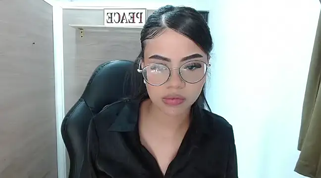 Snapshot of Sussan_love01 chatting on February 18, 5:42 pm Sussan love01 online show from February 18, 5:42 pm