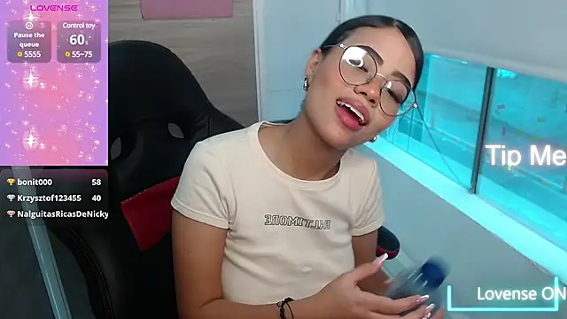 Snapshot of Sussan_love01 chatting on March 5, 8:21 pm Sussan love01 online show from March 5, 8:21 pm