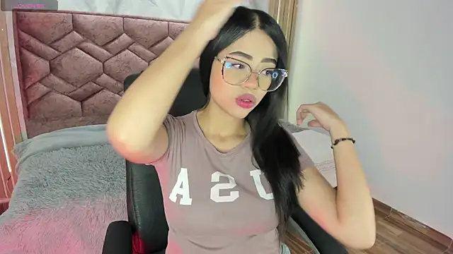 Snapshot of Sussan_love01 chatting on October 6, 12:02 pm Sussan love01 online show from October 6, 12:02 pm