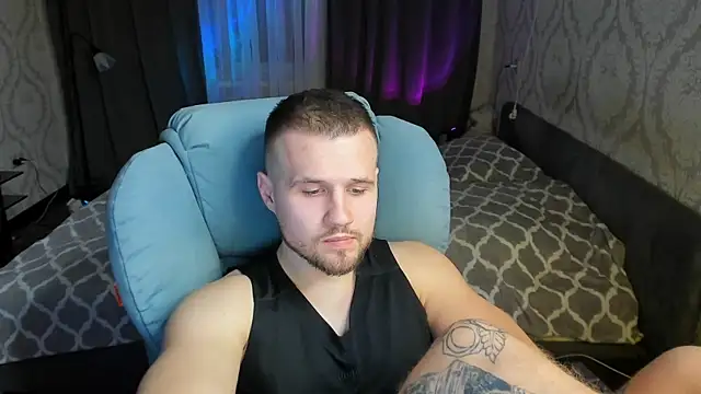 Snapshot of Vladik_b chatting on February 27, 8:31 pm Vladik b online show from February 27, 8:31 pm