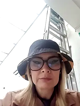 CandieGilson   online show from November 8, 11:43 am