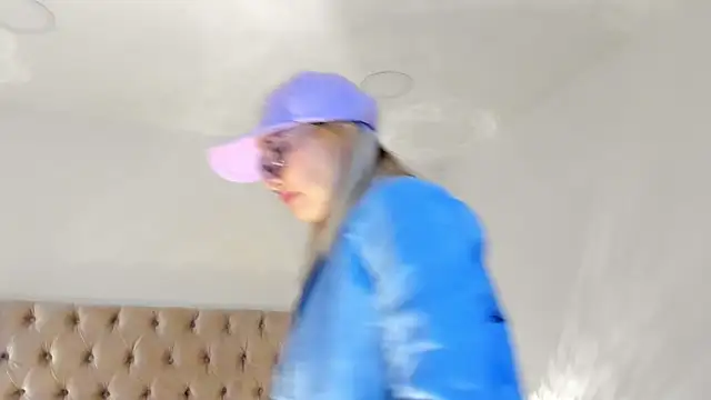 CandieGilson   online show from December 18, 1:06 pm