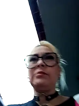 CandieGilson   online show from April 3, 11:08 am