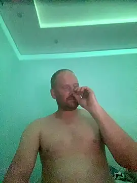 Krzysiekg123 online show from October 12, 9:25 pm