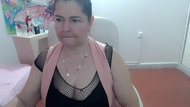 Snapshot of leonela_69 chatting on October 12, 3:27 am leonela 69 online show from October 12, 3:27 am