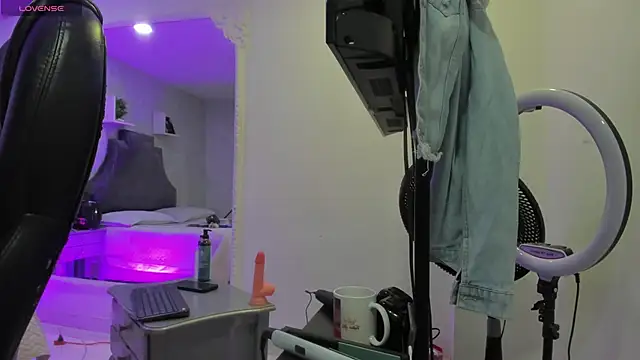 EmiliaRose  online show from February 27, 8:42 pm