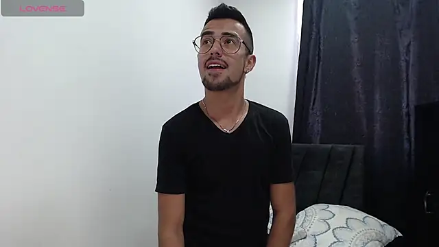 Snapshot of Demian_val chatting on February 11, 9:03 pm Demian val online show from February 11, 9:03 pm