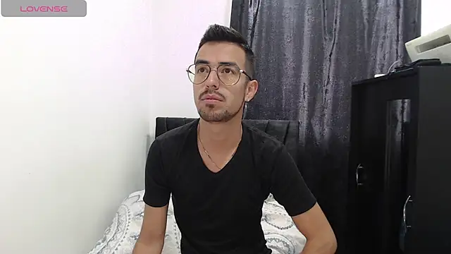 Snapshot of Demian_val chatting on March 7, 2:23 pm Demian val online show from March 7, 2:23 pm