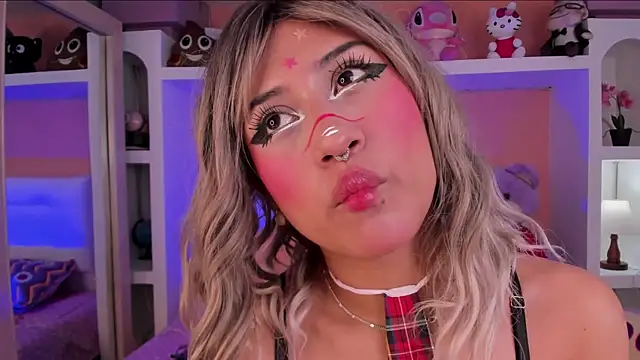 Snapshot of miss___megan chatting on December 5, 2:31 am miss megan online show from December 5, 2:31 am