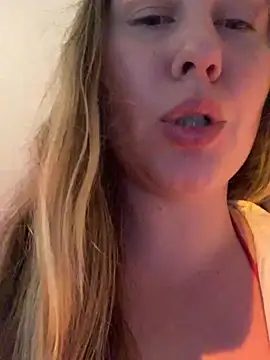 Snapshot of Mona_Plus chatting on February 13, 5:01 pm Mona Plus online show from February 13, 5:01 pm