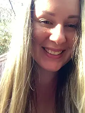 Snapshot of Mona_Plus chatting on February 19, 8:41 pm Mona Plus online show from February 19, 8:41 pm