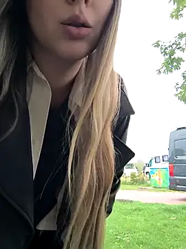 Snapshot of Mona_Plus chatting on September 27, 7:46 am Mona Plus online show from September 27, 7:46 am