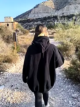 Snapshot of Mona_Plus chatting on October 3, 7:05 am Mona Plus online show from October 3, 7:05 am