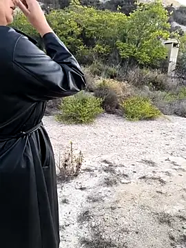 Snapshot of Mona_Plus chatting on October 4, 6:44 am Mona Plus online show from October 4, 6:44 am