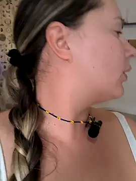 Snapshot of Mona_Plus chatting on October 8, 12:14 pm Mona Plus online show from October 8, 12:14 pm