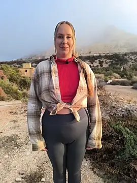 Snapshot of Mona_Plus chatting on October 17, 6:49 am Mona Plus online show from October 17, 6:49 am