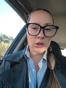 Snapshot of Mona_Plus chatting on November 12, 8:04 am Mona Plus online show from November 12, 8:04 am