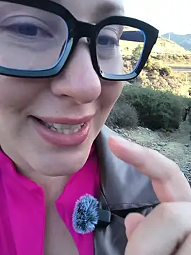 Snapshot of Mona_Plus chatting on November 16, 8:09 am Mona Plus online show from November 16, 8:09 am